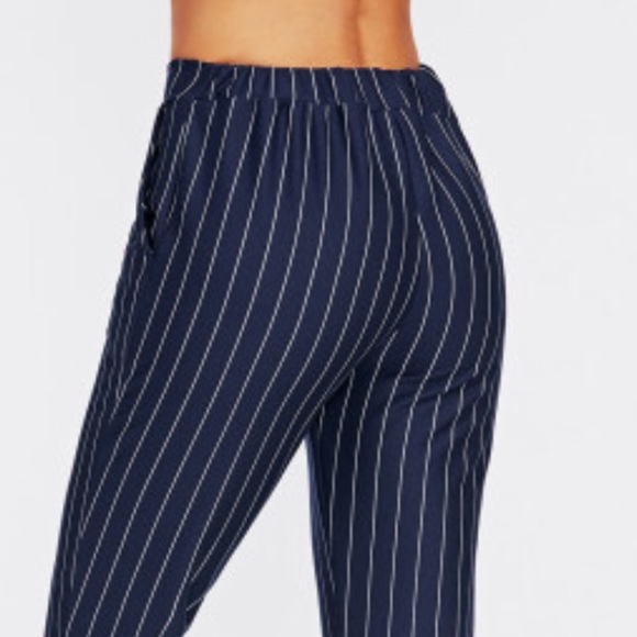 🆕💝Pinstripe Navy &white tailored ankle w/pocket - Picture 4 of 5